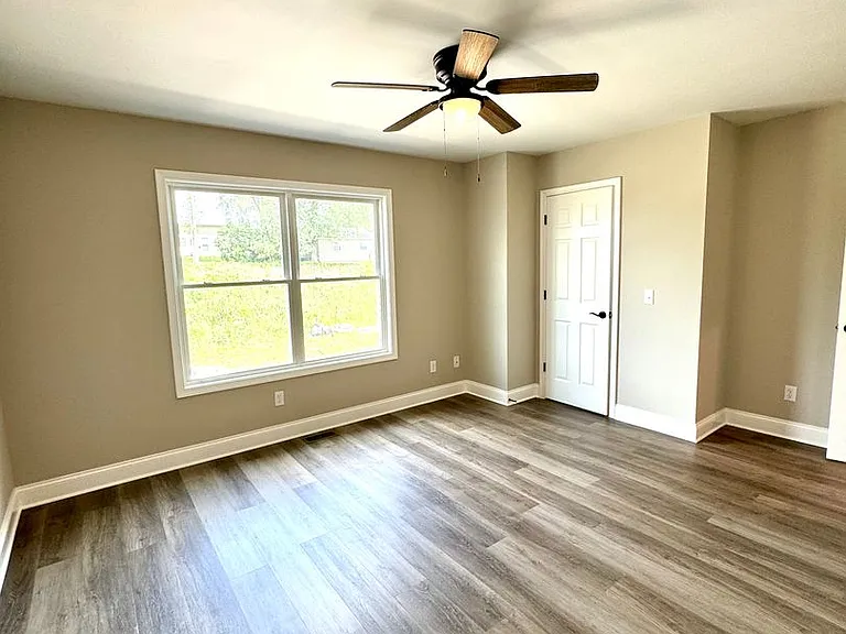 678 Zephyr Dr — Photo 8