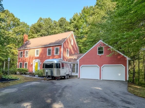 36 Orchard St, Merrimac, MA 01860