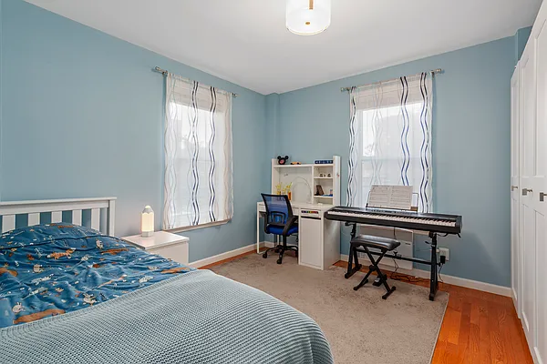 Sold by Remax Edge | media 12