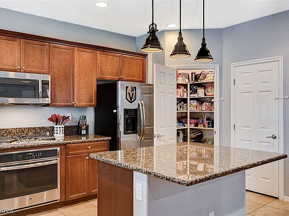 5th image of 10411 Palmadora St
