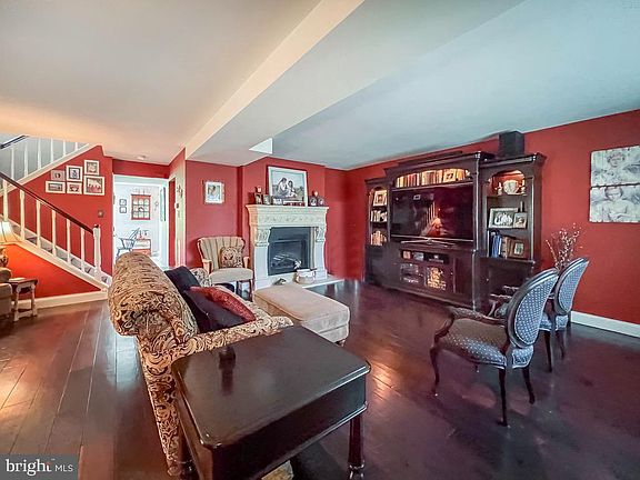 3rd image of 287 Stanford Pl