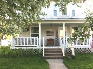 615 Sterling Ave, Dixon, IL 61021