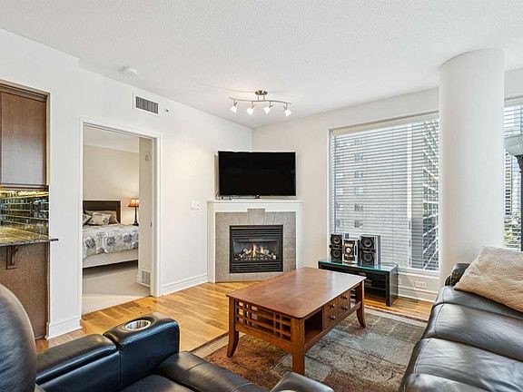 5th image of 910 SE 5th Ave SW #807