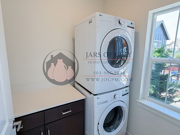 4th image of 2536 Gilbert St S