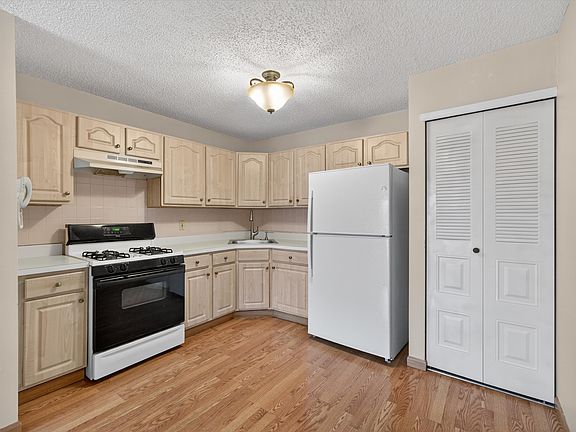 5th image of 403 Poets Way