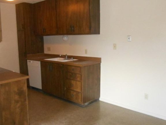 5th image of 1221 N Peach Ave APT 131