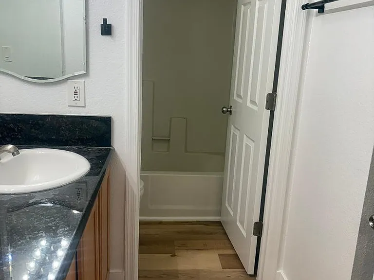 740 W Elm St #207 — Photo 9