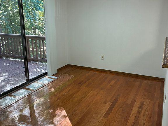 5th image of 419 Tudor Ct #419