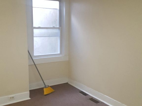 4th image of 32 Tyrell Ave #2