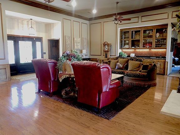 3rd image of 5418 Basswood Cir
