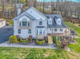 12 Pitcavage Ct, Moscow, PA 18444