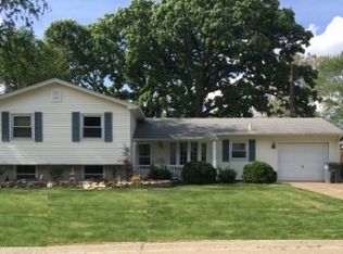 1726 Elmwood Ave, Bettendorf, IA 52722