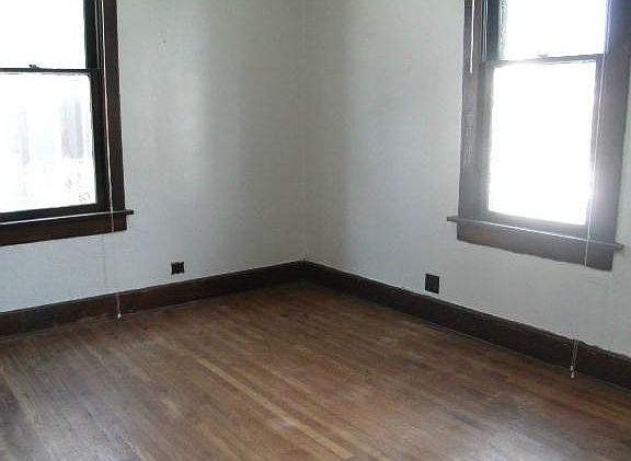 5th image of 323 W Taylor St