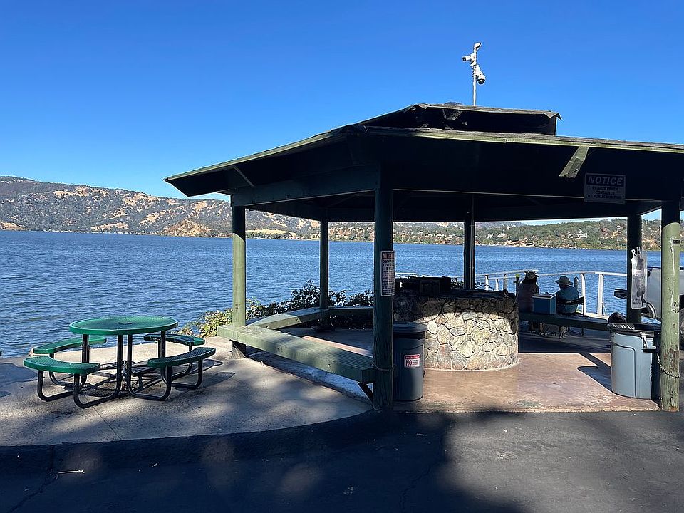 Ur Member’s Lakefront Gazebo