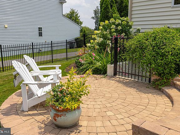 4th image of 1314 Preserve Ln