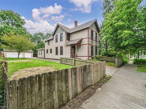 4th image of 1919 W 45th St