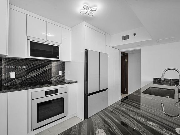 4th image of 16485 Collins Ave APT 738