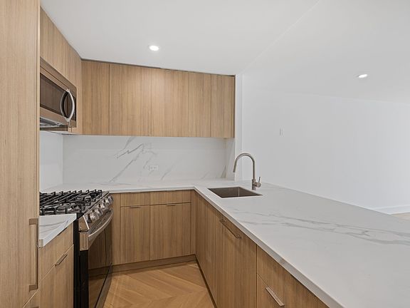 2nd image of 600 Columbus Ave APT 12L