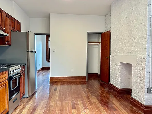 Rented by Bond New York | media 18