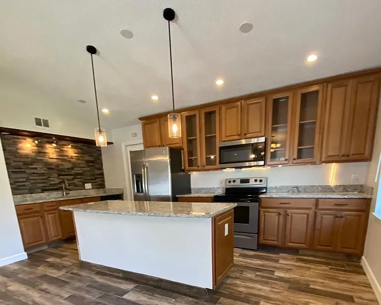 Open kitchen and large island - 5204 Sunrise Blvd