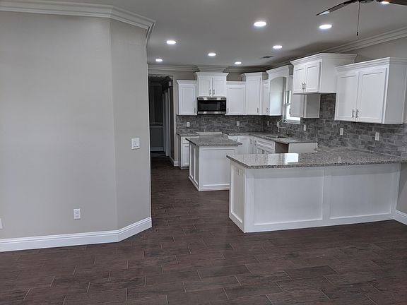 5th image of 1312 N Green St