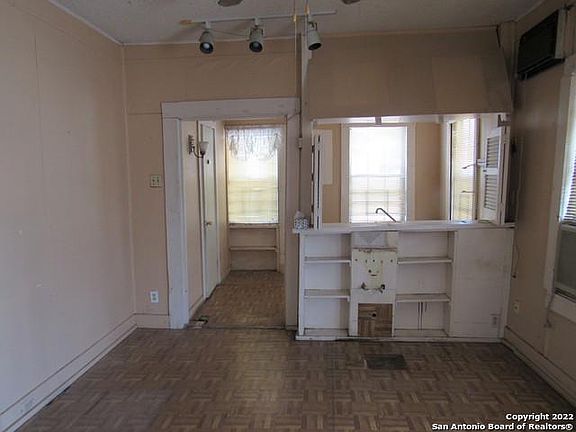 2nd image of 1723 W Hildebrand Ave