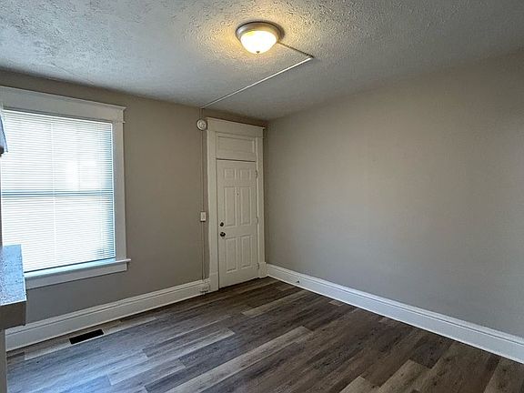 4th image of 409-419 E Welch Ave #409