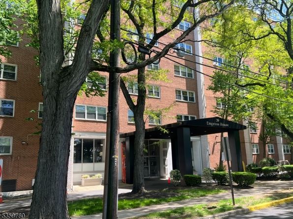 39 E 39th St APT 2O