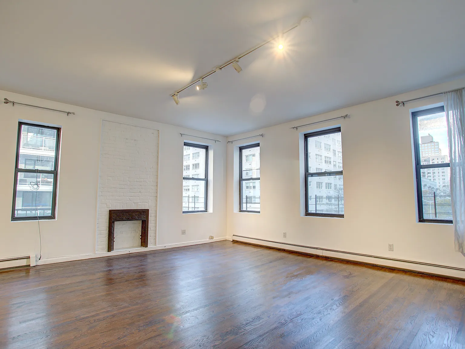 168 East 66th Street — Photo 2