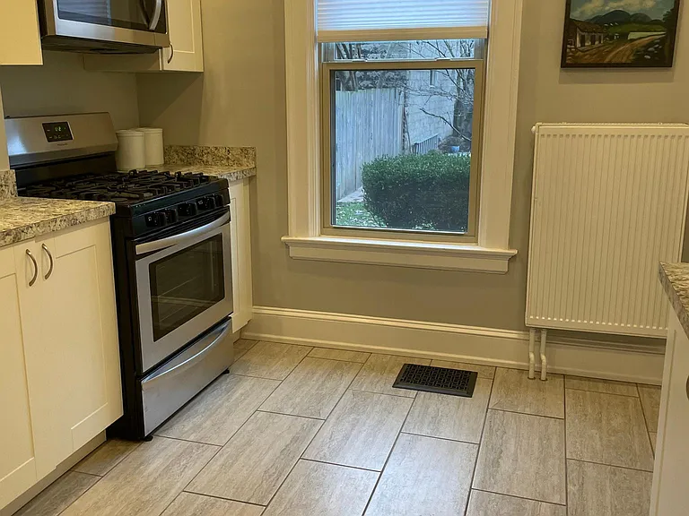 1343 Greenup St #1 — Photo 8