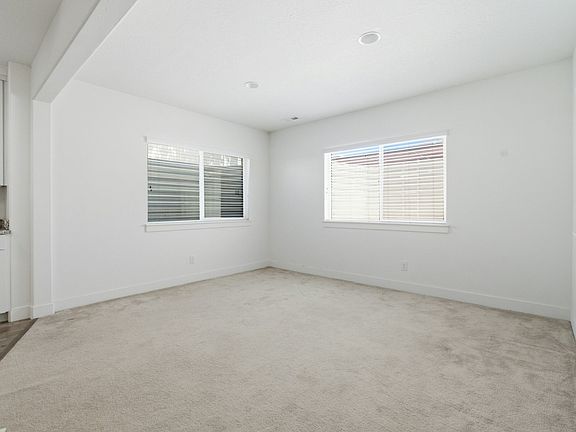 3rd image of 84 N Chalk Maple Ln