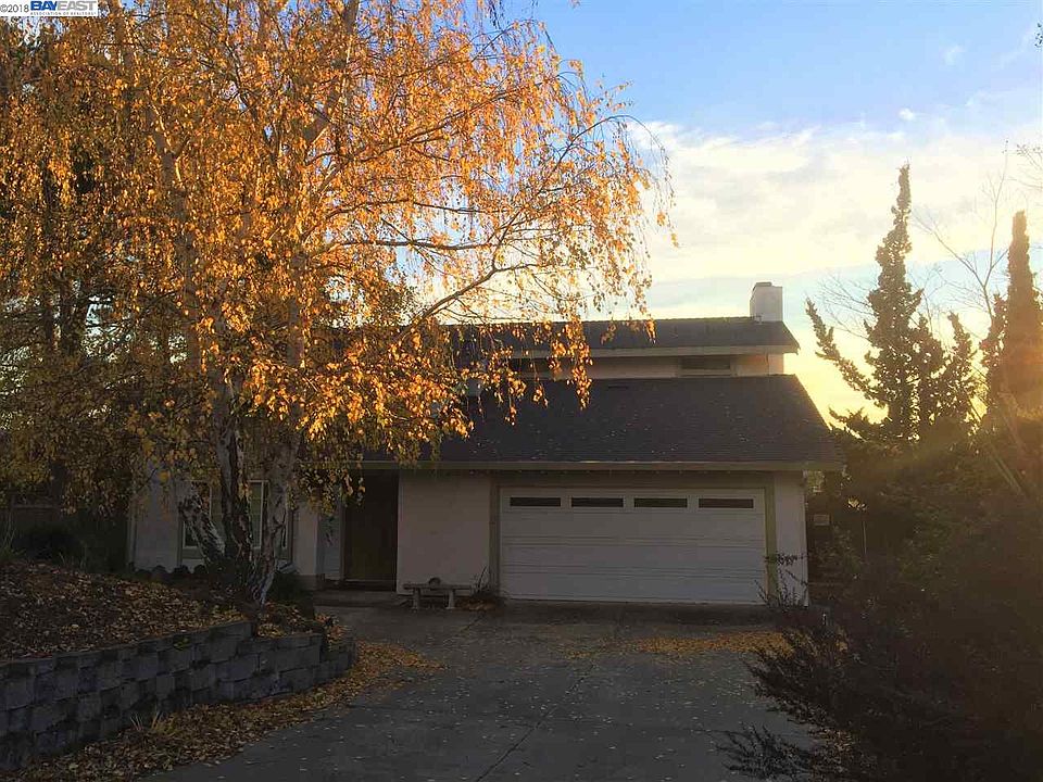 1st image of 14 Clearwater Ct