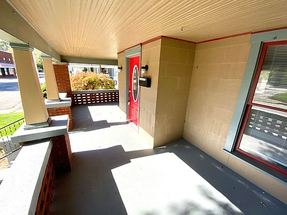 2nd image of 101 E Main St