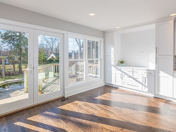 4th image of 544 S Highland Ave