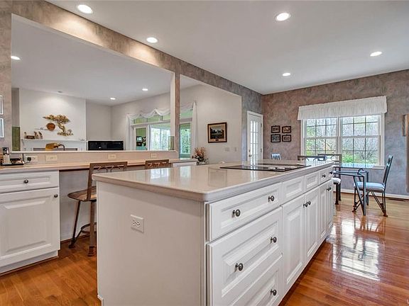 5th image of 9566 English Ivy Ct