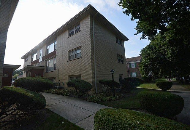 1st image of 10527 S Artesian Ave APT 2E