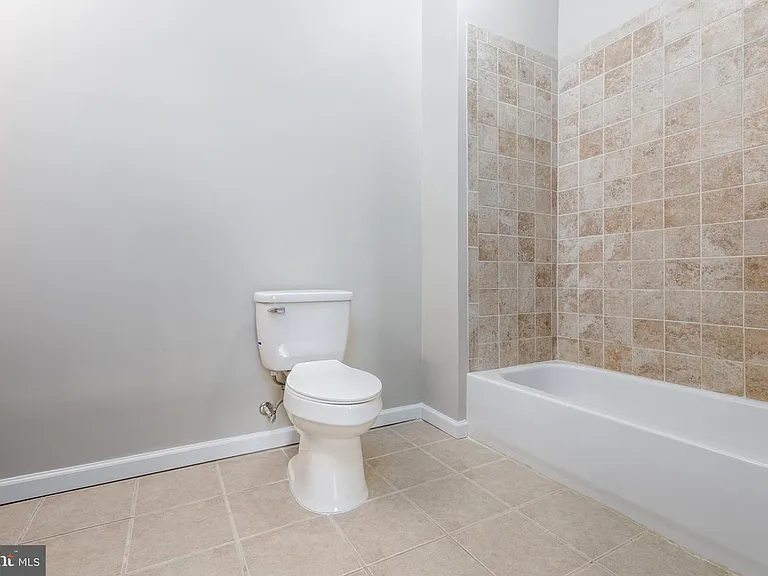 5044 Meade St NE — Photo 31
