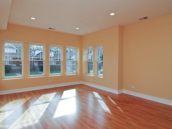 4th image of 2540 W Winnemac Ave APT 2