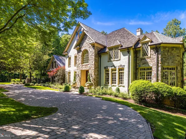 10005 Windy Hollow Rd, Great Falls, VA 22066