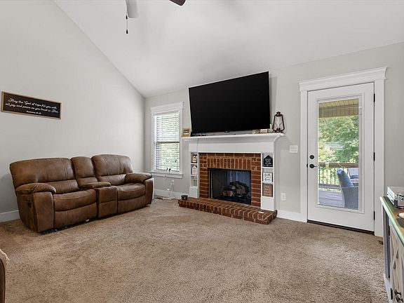 5th image of 1095 Longo Dr