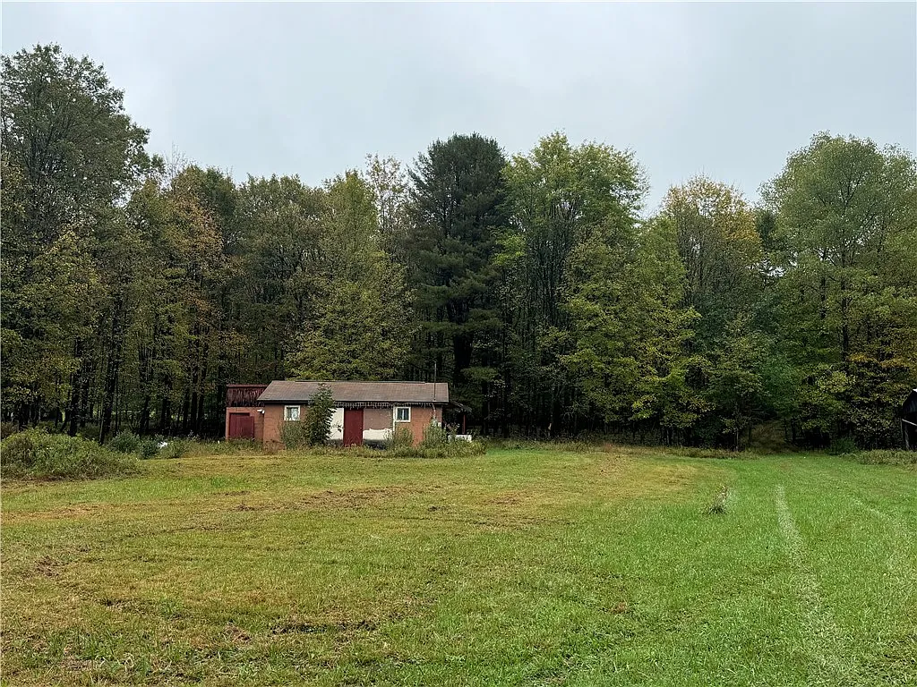 386 Lucas Rd photo 1