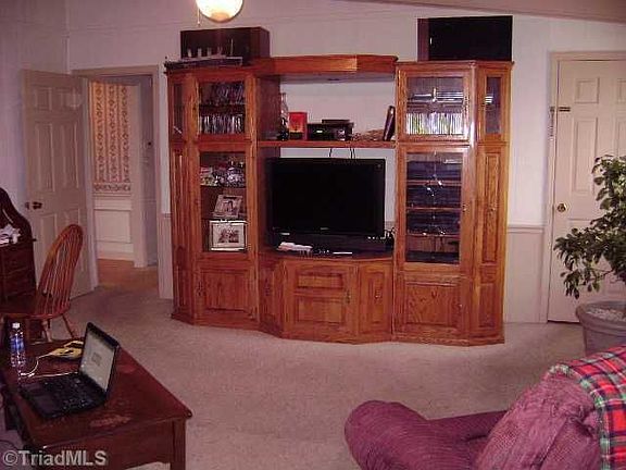 2nd image of 2080 Meadow Glen Ln