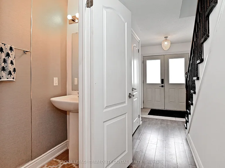 31 Madelaine Dr #6 — Photo 22