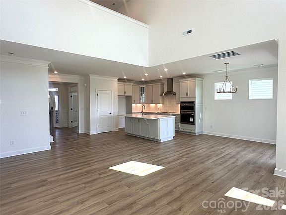 5th image of 119 Swing Ln