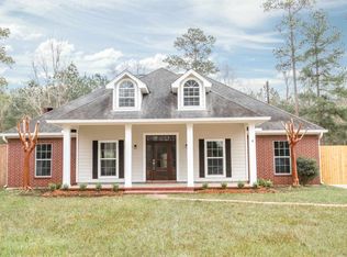1319 Woodcrest Dr, Sour Lake, TX 77659