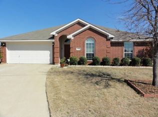 1300 Lake Shore Ct, Crowley, TX 76036