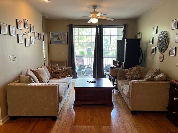 3rd image of 1600 Long Grove Dr Unit 315