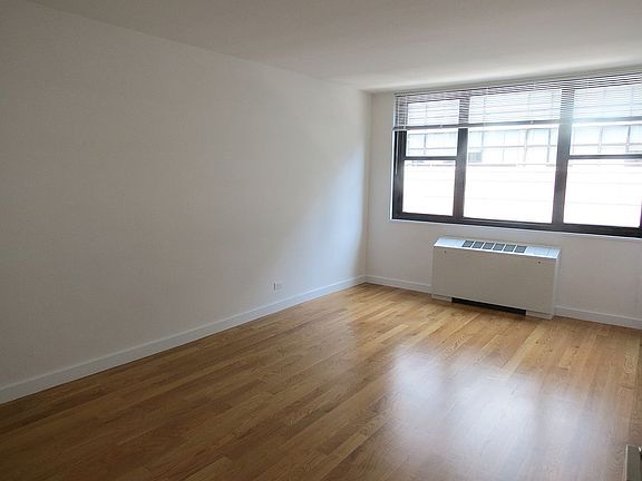 3rd image of 330 W 58th St APT 15P