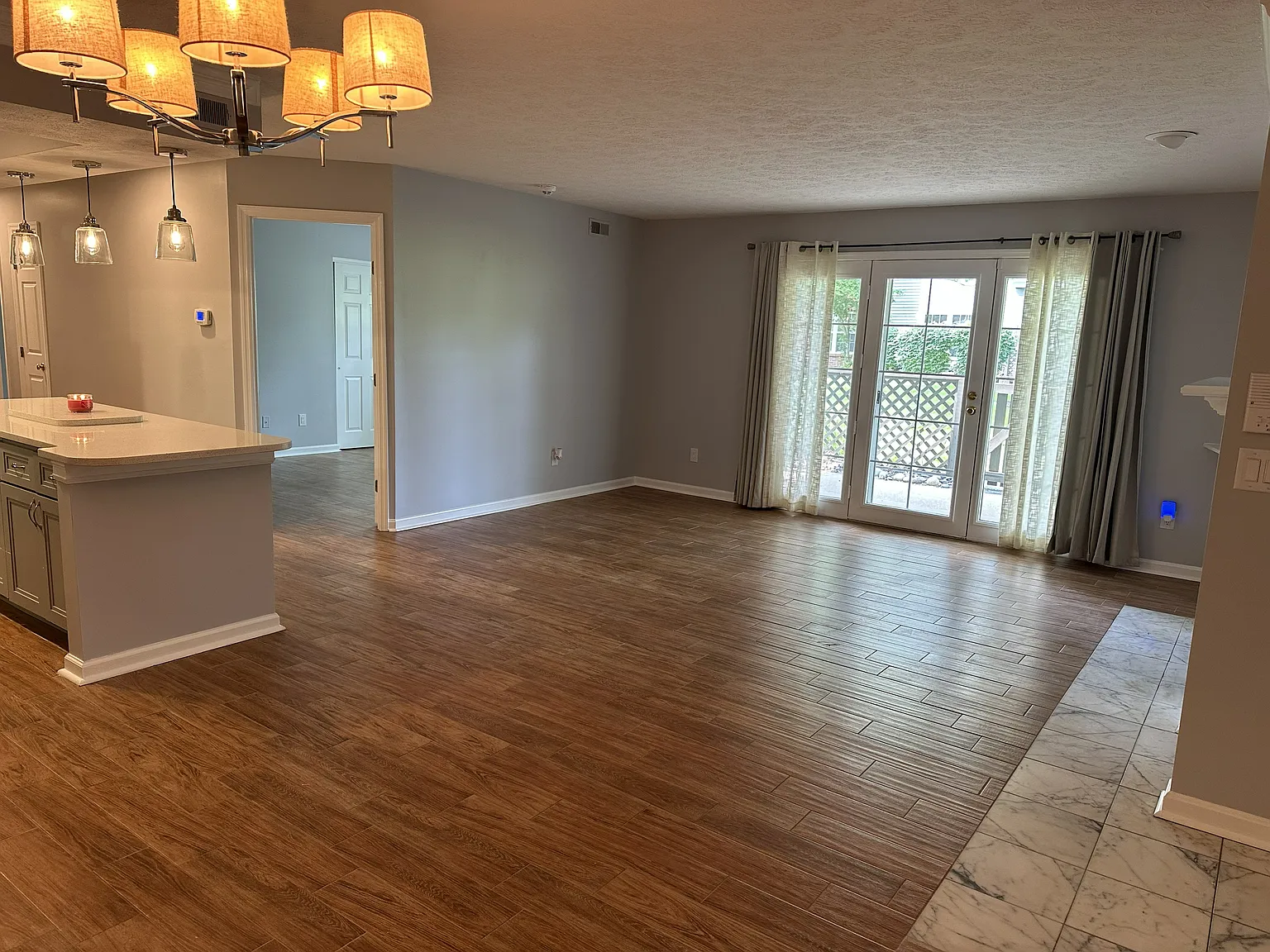 3 bed, 1315 sqft, $2,200 — Photo 2