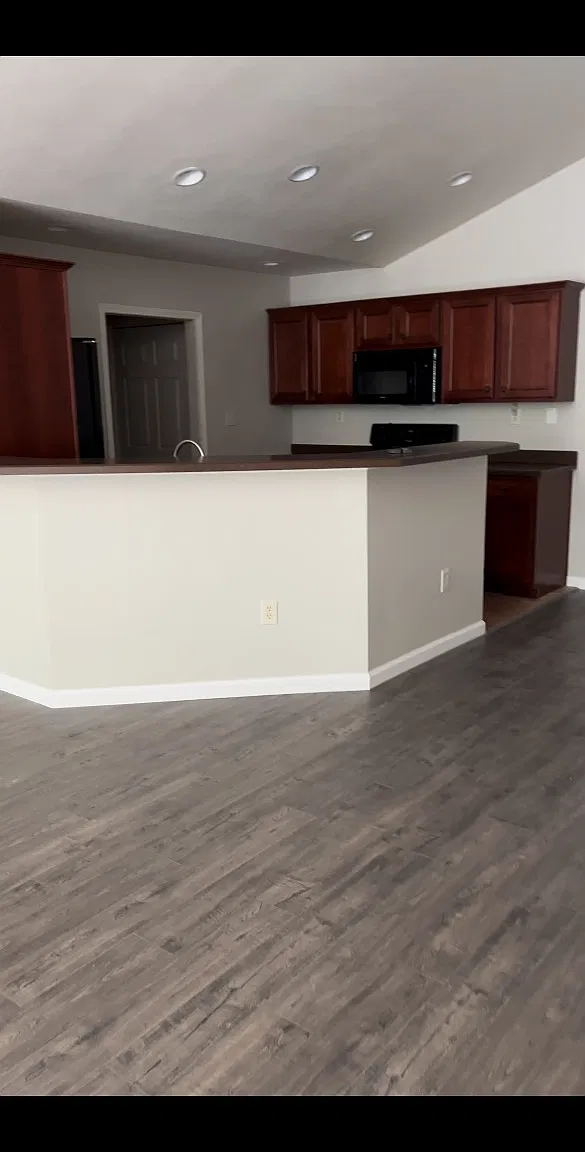 2 bed, 1700 sqft, $2,100 — Photo 4